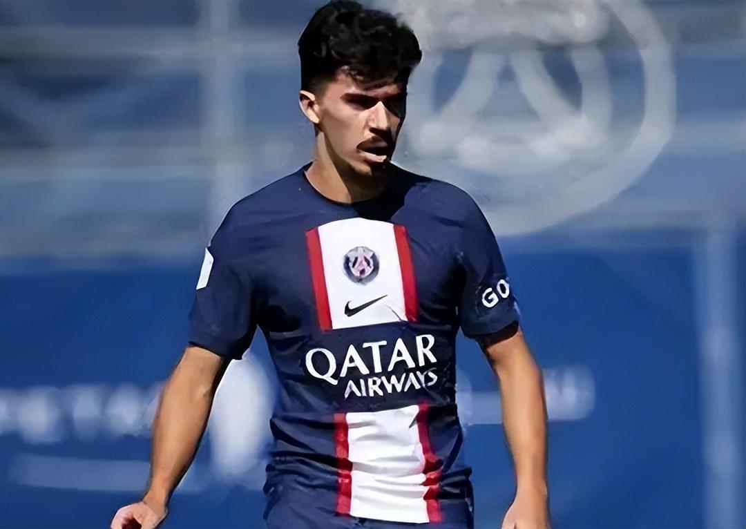 巴萨瞄准尤文新星怀森 后防补强计划遭遇资金瓶颈