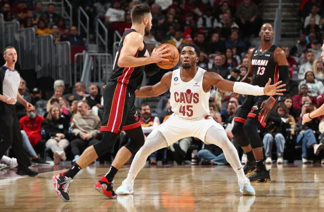 意媒：迪马尔科德比没上是预防措施，邓弗里斯还会缺阵3到4周.