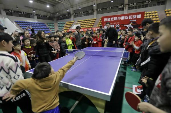 他不仅帮助 他不仅帮助